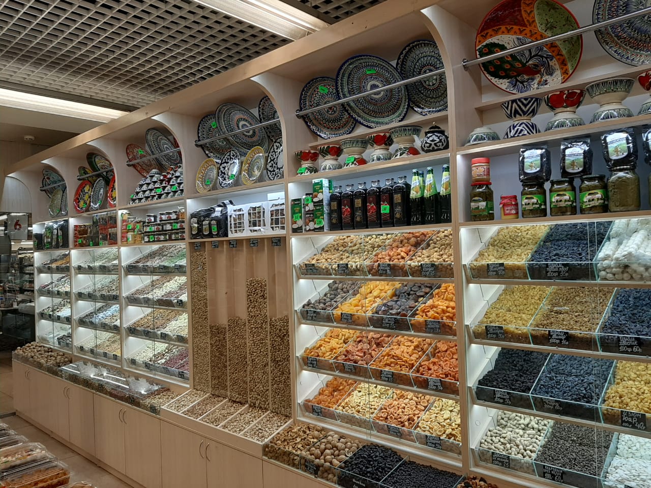 Купить стеллажи для конфет, печенья, орехов и сухофруктов в Москве